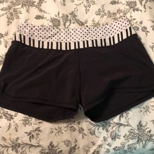 Lululemon Size 8 4” black Speed short